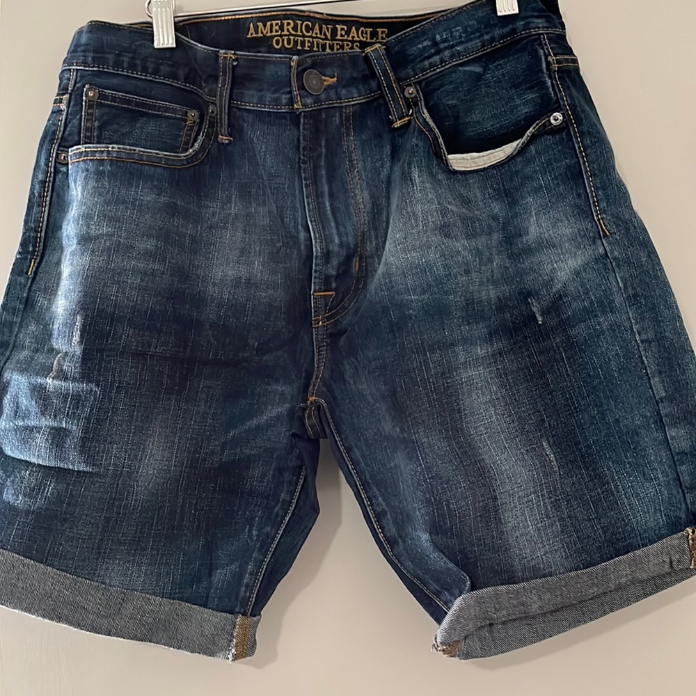 American Eagle men’s cut off slim denim shorts. Size 33. Gently used.